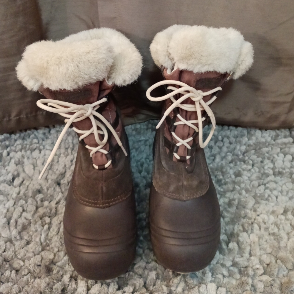 Columbia Dark Brown Winter Boots with Soft Cream Trim